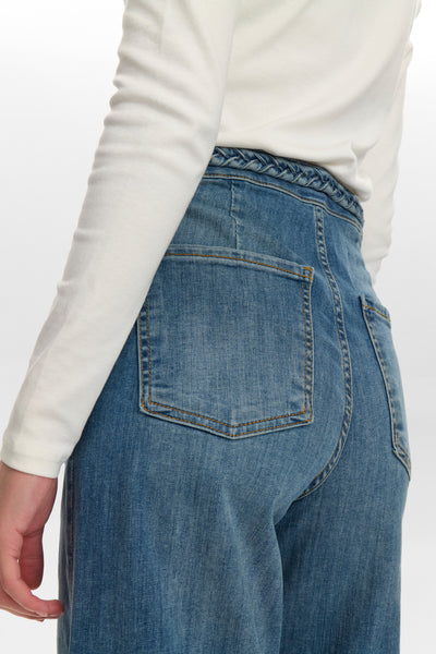 NuParis Cropped Jeans in Light Blue