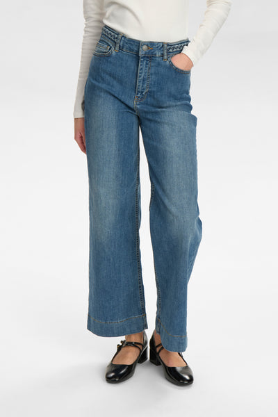 NuParis Cropped Jeans in Light Blue